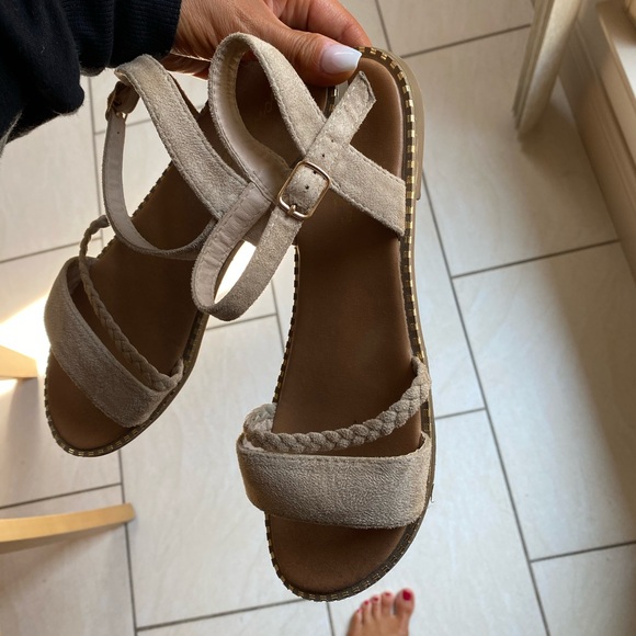 Sandals with braided strap - Picture 2 of 4